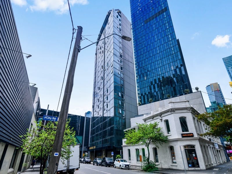 U.S. Real Estate Market: Navigating Economic Dynamics and Embracing Innovation