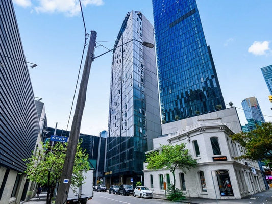 U.S. Real Estate Market: Navigating Economic Dynamics and Embracing Innovation